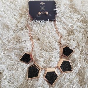 District Accessory Set NWT